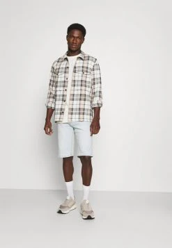 INDICODE JEANS KADEN - Short En Jean - Bleach -INDICODE Ventes 0d2b833d2b1d4e588576cdd0471d8168