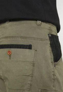 INDICODE JEANS ATHLONE - Short - Army -INDICODE Ventes 58d39a6e83f348a493fce8b97d1068da