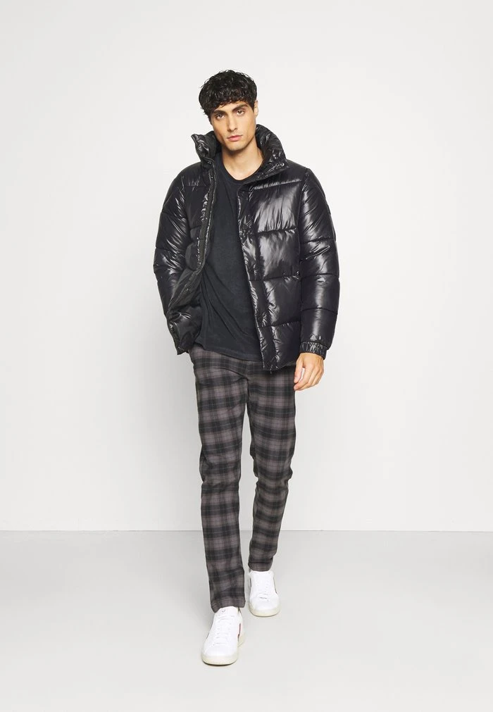 WEBSTER - Veste d'hiver - black INDICODE JEANS WEBSTER - Veste D'hiver - Black -INDICODE Ventes 6aeb57ad4c974e2e8d509a80cf2bcdb0