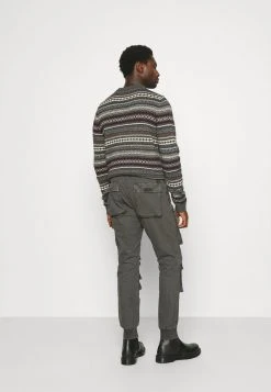 INDICODE JEANS MERCED - Pantalon Cargo - Raven -INDICODE Ventes 76d6a2fccb2746dab5ad85b70bc4284f