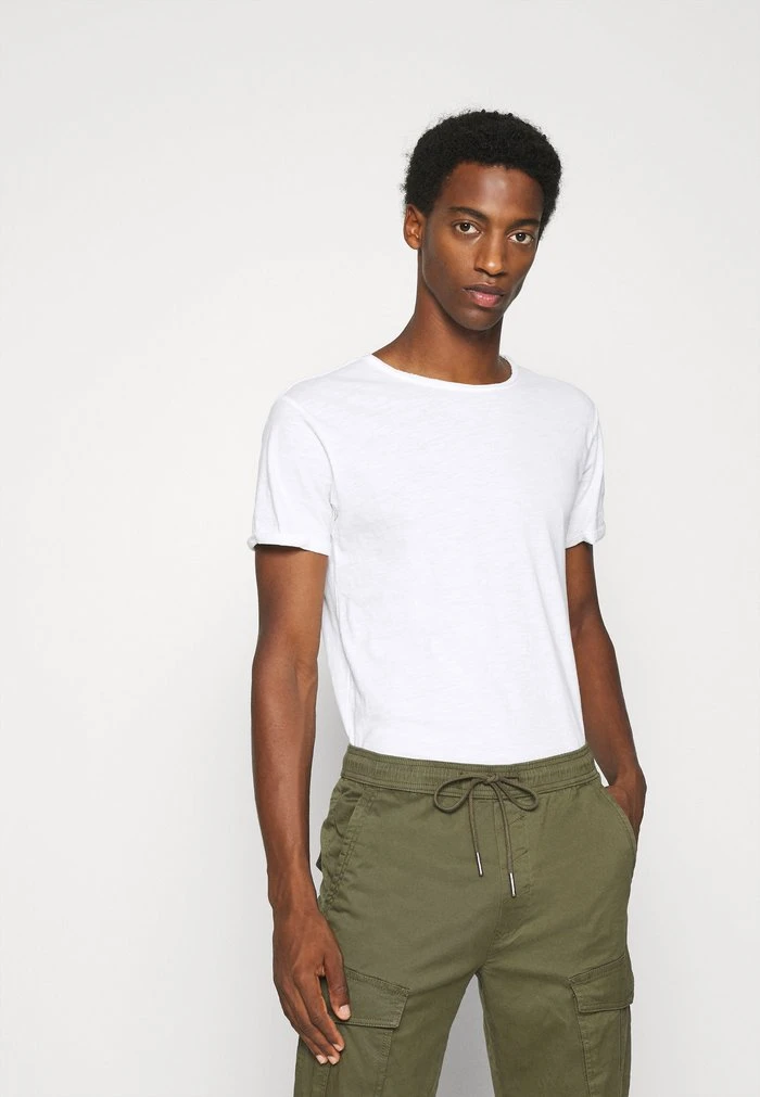 ALAIN - T-shirt basique - offwhite INDICODE JEANS ALAIN - T-shirt Basique - Offwhite -INDICODE Ventes 8fd71065c0ab43769ea96ae414bcc84a