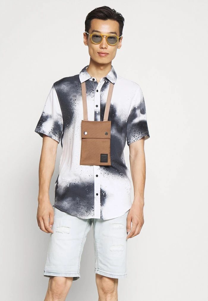 KADEN HOLES - Short en jean - bleached denim INDICODE JEANS KADEN HOLES - Short En Jean - Bleached Denim -INDICODE Ventes ce374ce8dec1451e9f09b4bc486eb8a0