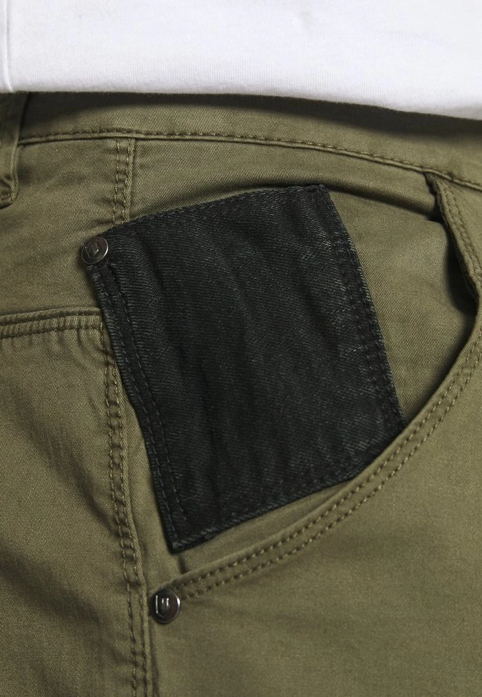 ATHLONE PLUS - Short - army INDICODE JEANS ATHLONE PLUS - Short - Army -INDICODE Ventes d57db15791cd4aae9ca4a96b9b21a24f